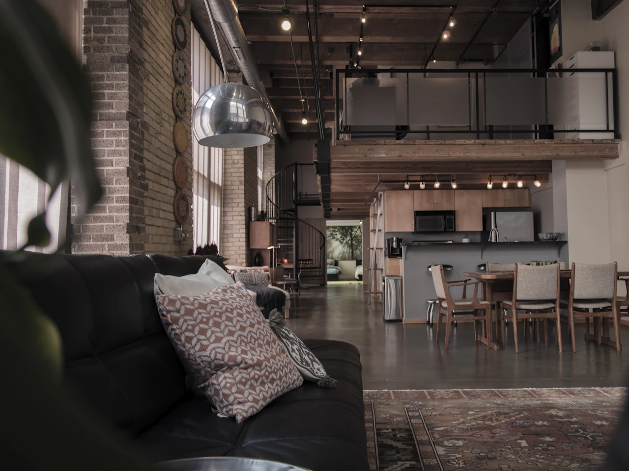 Cozy 1-Bed Loft in Leslieville