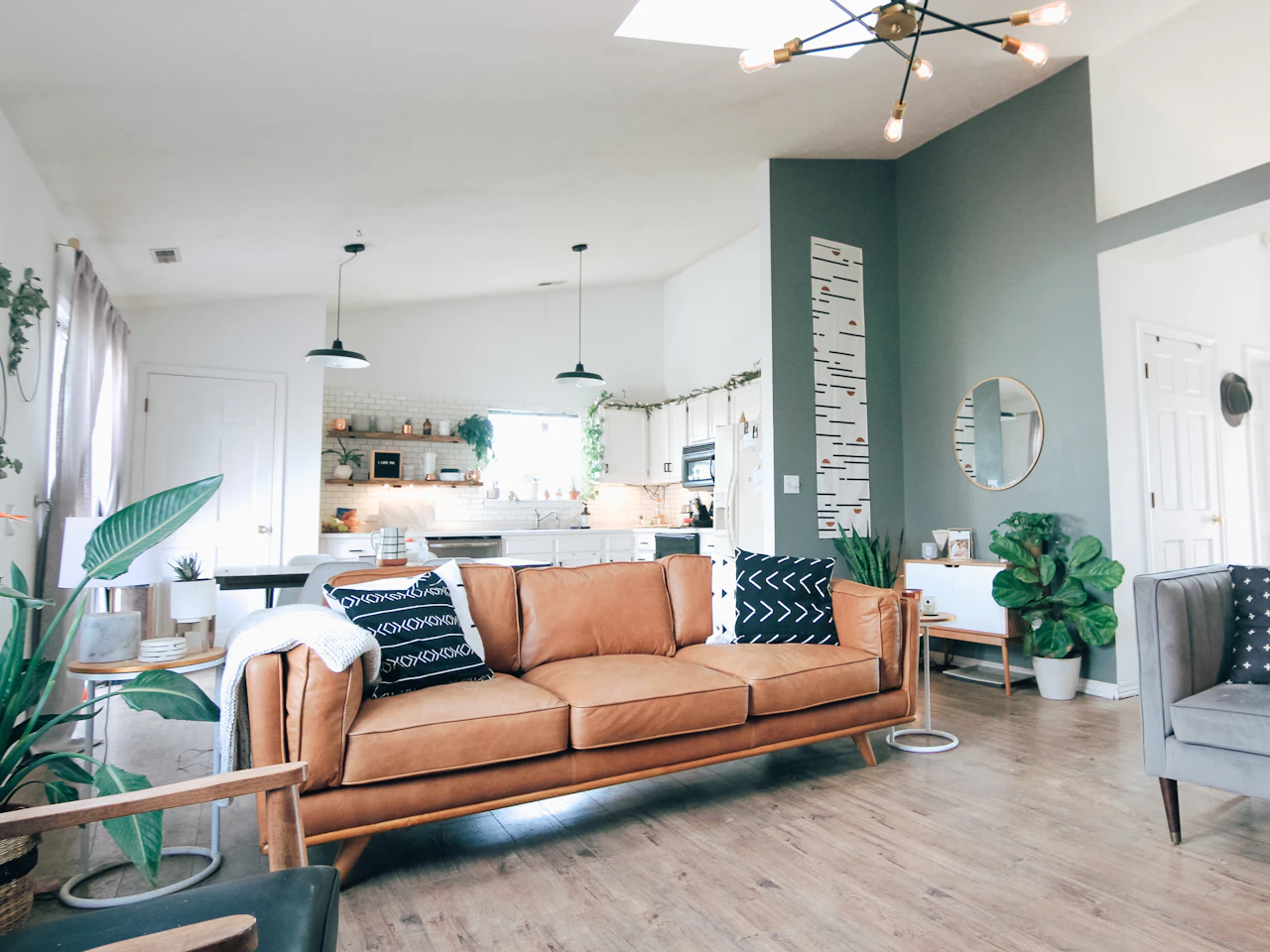 Spacious 2-Bed on the Danforth